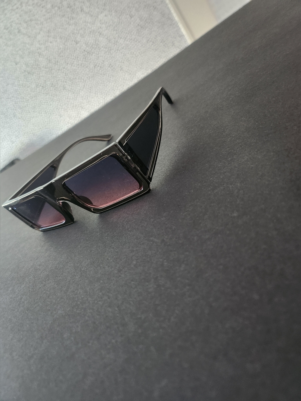 Unisex Black Angular Sunglasses - Black Frames with Gradient Lenses